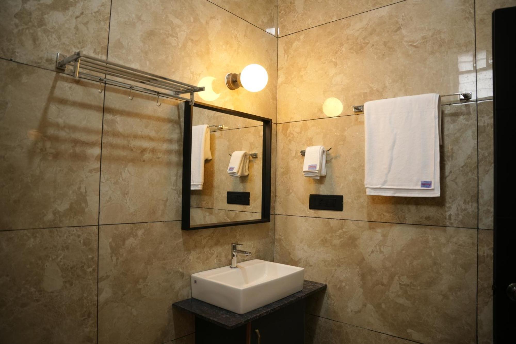 Sarvam Residency Hotel Sagar  Eksteriør billede