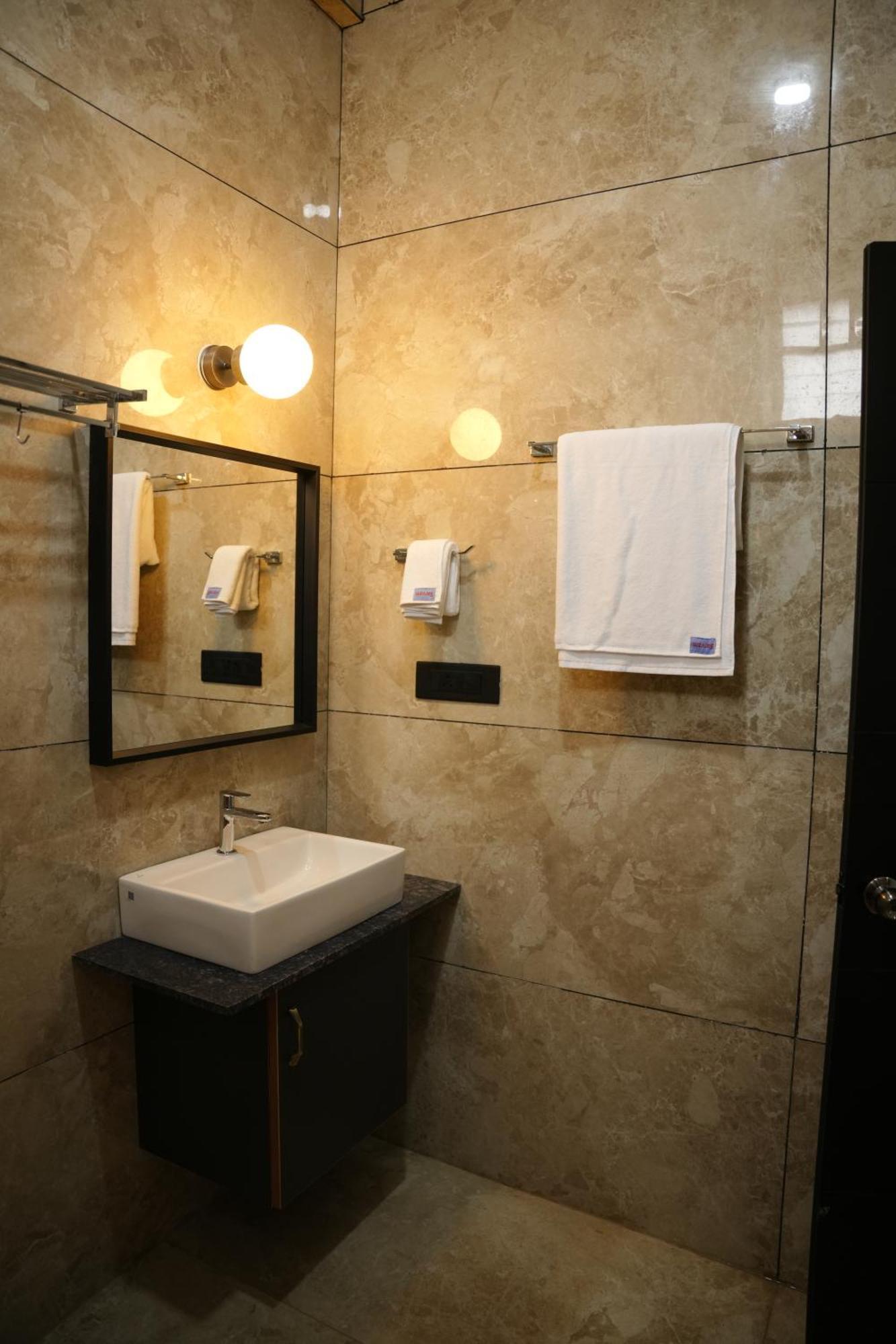 Sarvam Residency Hotel Sagar  Eksteriør billede