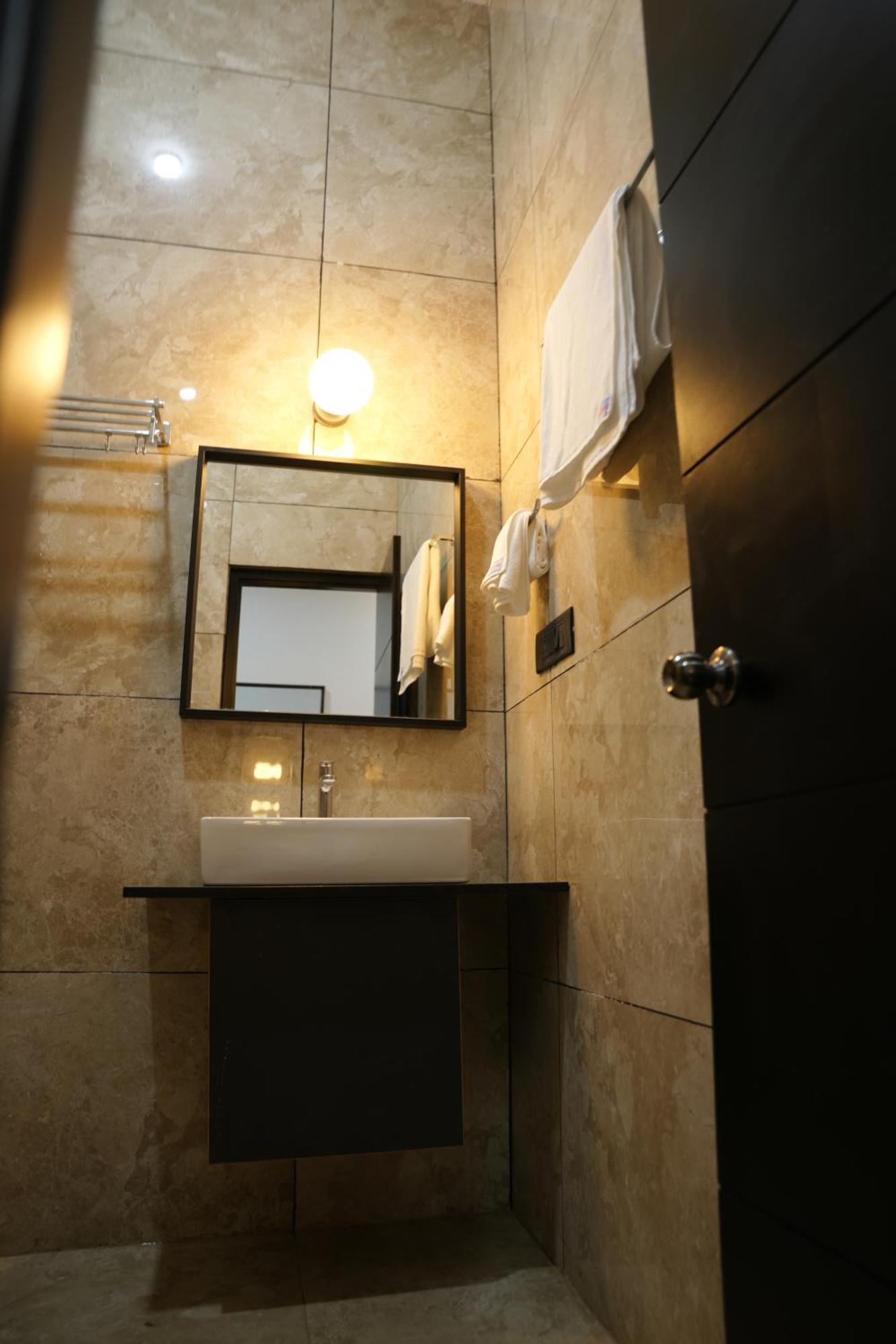 Sarvam Residency Hotel Sagar  Eksteriør billede