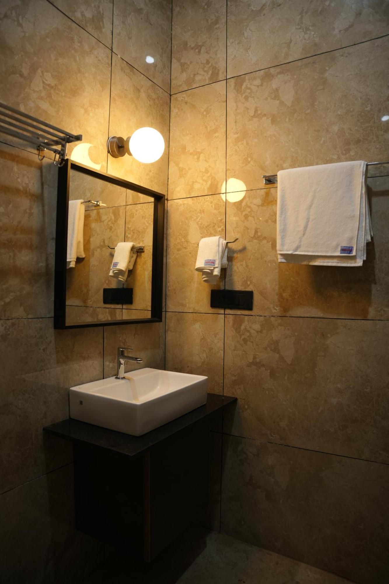 Sarvam Residency Hotel Sagar  Eksteriør billede